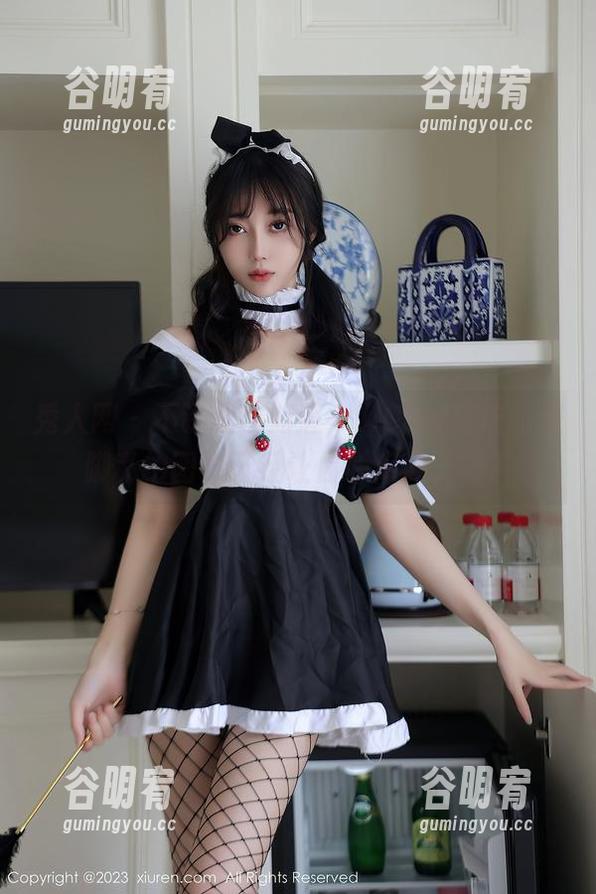 秀人网 - 不说我也知道，MOON嘉依的美脚私拍图包已经让你心痒痒了吧？