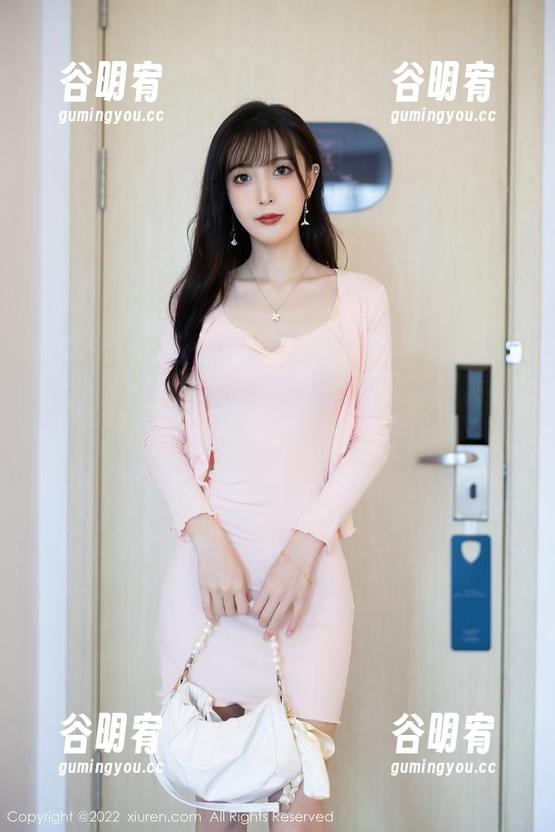 秀人网 - 制服迷情：z杯悠悠最新写真集，绝对让你想一探究竟！