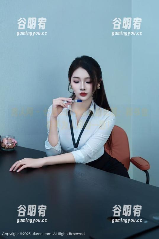 秀人网 - 七米baby的私拍秘籍：秘书也有不为人知的一面！