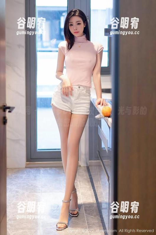 秀人网 - 养乐多Doll豹纹合集：光与影的亲密接触观感