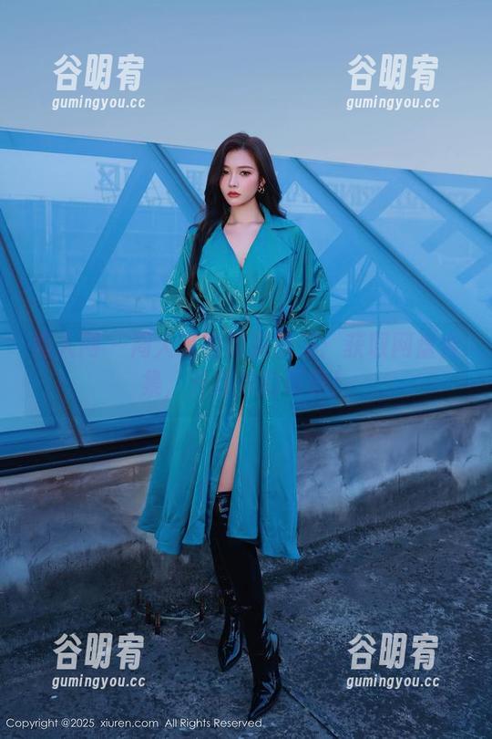 秀人网 - 周大萌的制服扮演：获取网盘合集，升级你的眼界！