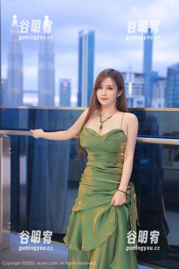秀人网 - 图片里的女王：夏馨瑶与影像的亲密接触，随时可爱又神秘