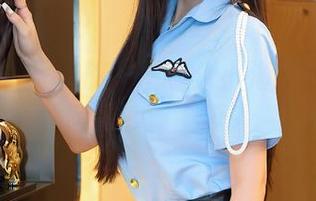 秀人网 – 三亚旅拍图包：小海臀Rena如何在沙滩上撩人