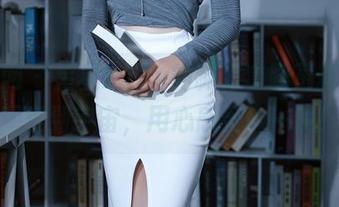 秀人网 – 星星baby的制服套图更新：从星空到宇宙，用心感受每一瞬！