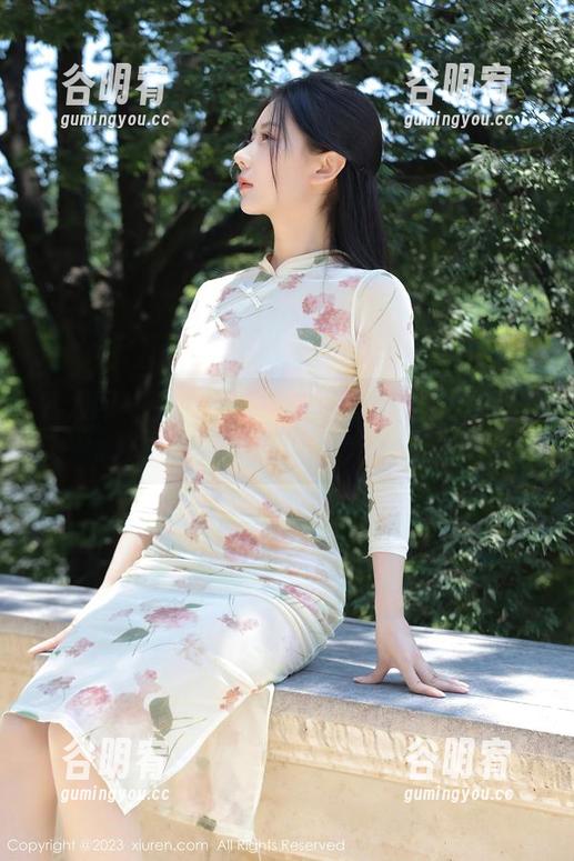 秀人网 - 看白小喵如何在瑜伽垫上斗智斗勇：分享超萌套图！