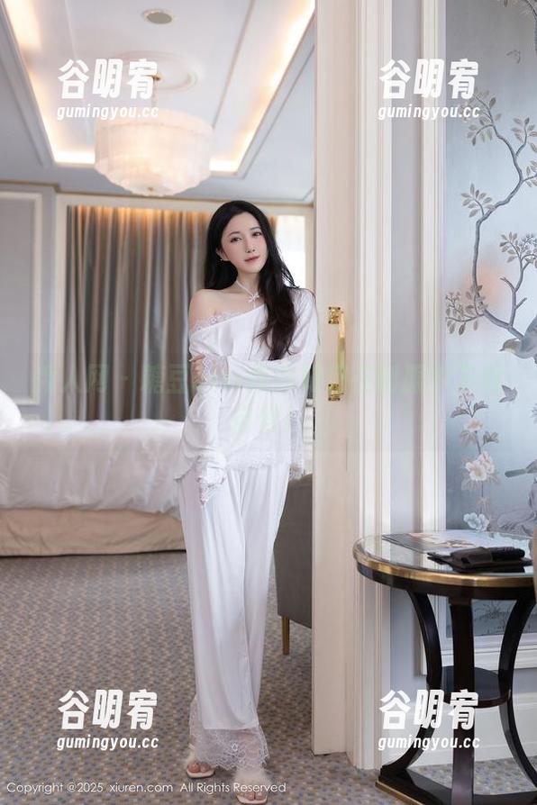 秀人网 - 糖豆sisi教你如何在制服中下载自信！