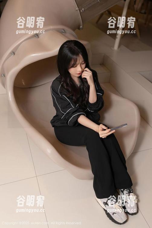 秀人网 - 美七mia的居家风情：无圣光图片告诉你一个真实的故事