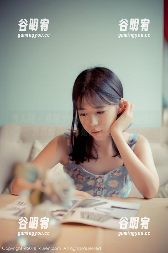 秀人网 - 草莓mm的《连衣裙选择困难症》：免费作品，也是你生活的调味品！