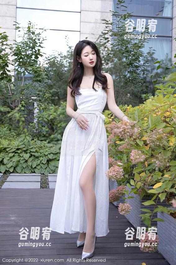 秀人网 - 邹晶晶女王私拍“圣诞作品”大揭密：光影配合得简直像是精心制作的甜点，忍不住想多看几眼。