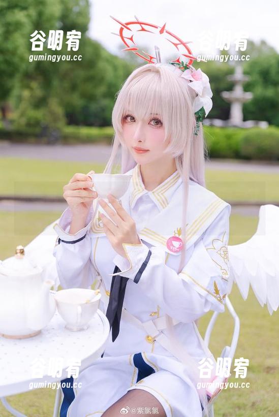 紫氯氯最新体操服图集：风吹过，每一寸都是故事
