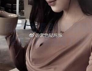 微密圈 – 网盘里的紫色哒豚豚黑丝作品：你准备好心跳加速了吗？
