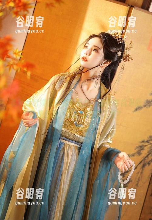 苏嫣嫣阿姨的白衬衫在线：时尚与优雅的完美合集，为啥这么多人爱？