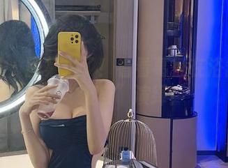 微密圈 – 图集来了！看看葛征在浴缸里如何“湿身”演绎！