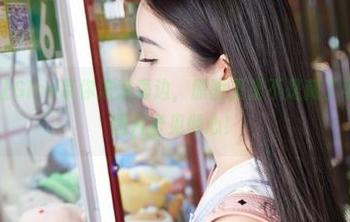 蜜桃社 – 让Gina带你浪荡海边，原图里是不是藏了可爱的风？图片壹见倾心！