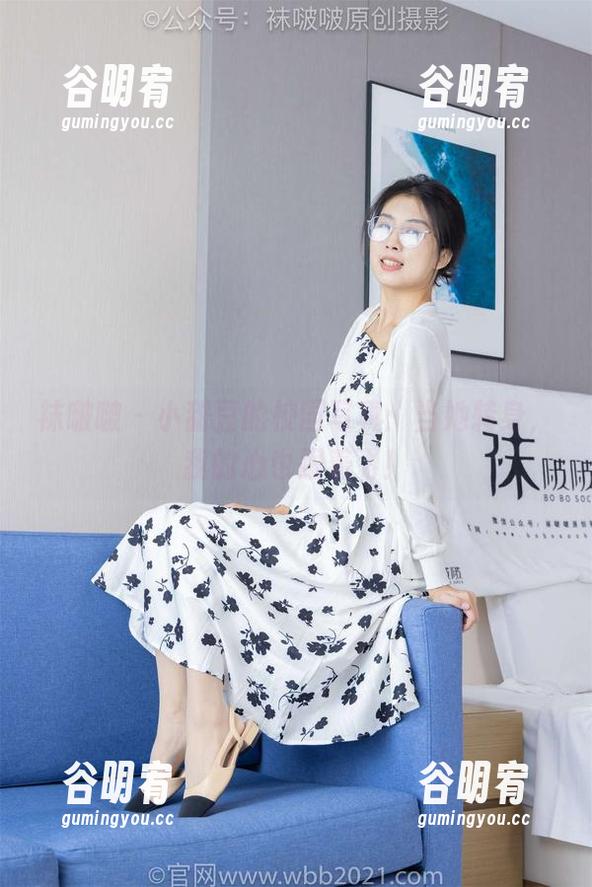 袜啵啵 - 小甜豆的校园写真：当她转身，我的心也跟着飞！