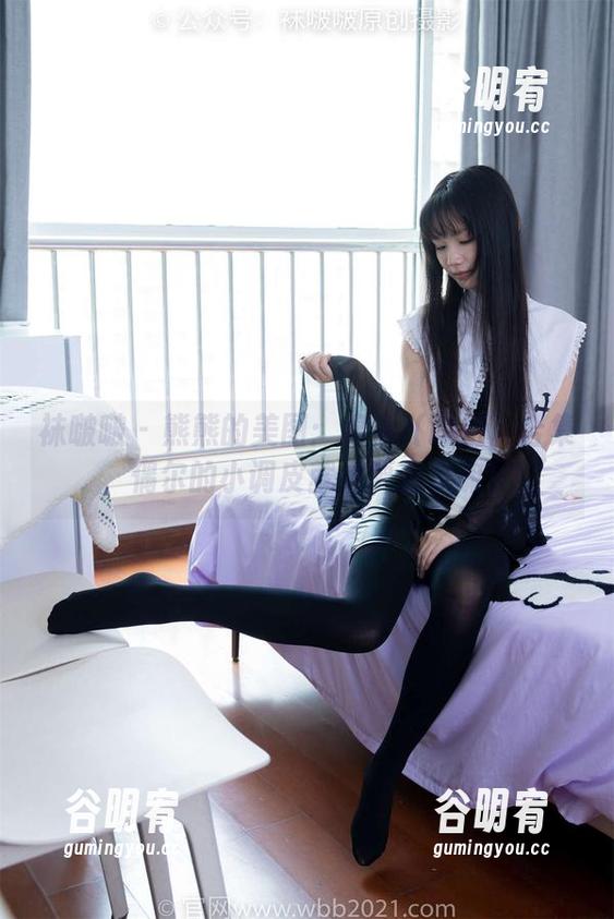 袜啵啵 - 熊熊的美图：棉袜（踩脏）合集，偶尔的小调皮就是要犯规嘛！