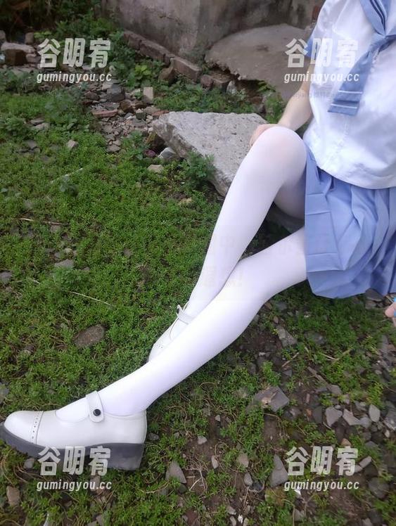 白丝jk迷醉于高清美图中，西尔酱让你心生无限遐想！