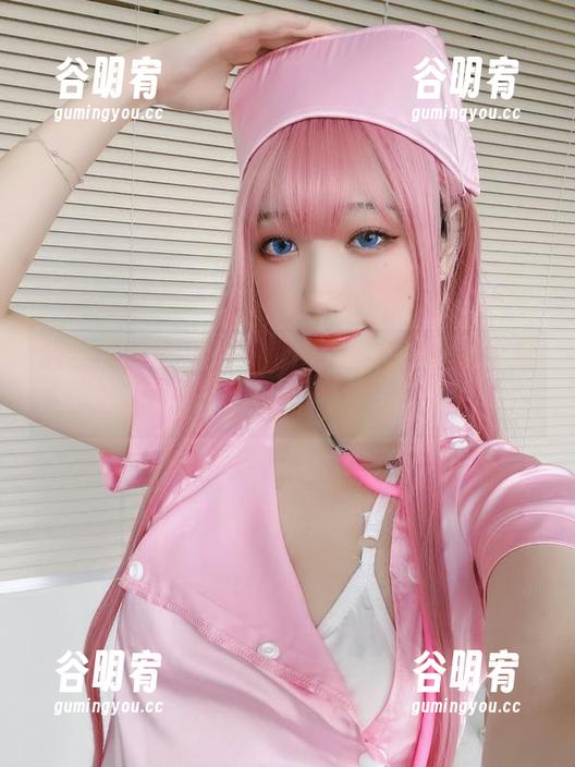超皮皮皮奶的服务员日常，高清图集中藏着小秘密？