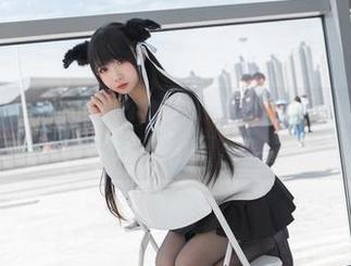 看雪琪SAMA如何用麻衣制服COS诠释兔女郎：图片里的小心思大家看得懂吗？