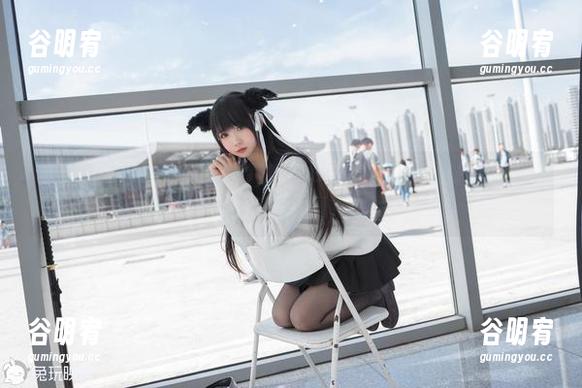 看雪琪SAMA如何用麻衣制服COS诠释兔女郎：图片里的小心思大家看得懂吗？